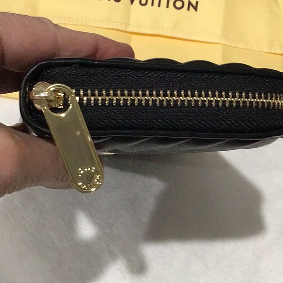 Black large wallet very good condition. Brand new never used 8 1/2 x 5” - Picture 4 of 5